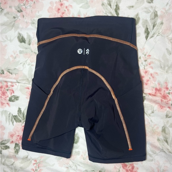 Lululemon x Barry’s Power Thru HR Short 6” Orange Seam Black Shorts Size 2 - Picture 1 of 3